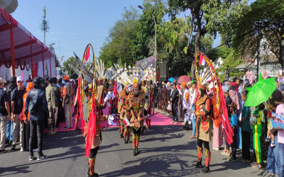 Pasuruan Street Carnival 2023 Memukau Penonton dengan Pesona Kreativitas SMPN 1 Pasuruan 