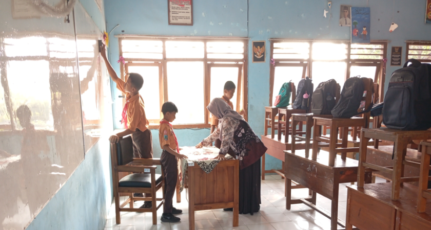 Bersih Sekolahku, Nyaman Belajarku: Jumat Pagi Penuh Aksi