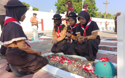 Apel Tabur Bunga di Taman Makam Pahlawan Kota Pasuruan oleh Gerakan Pramuka Kota Pasuruan